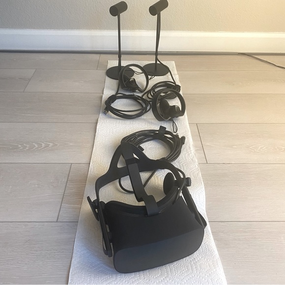 Oculus Rift with 2 Sensors No Box Used Twice